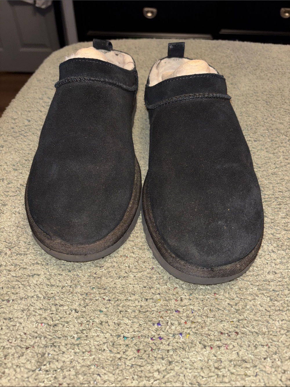 UGG woman Black Suede Shearling-Lined Slip-On